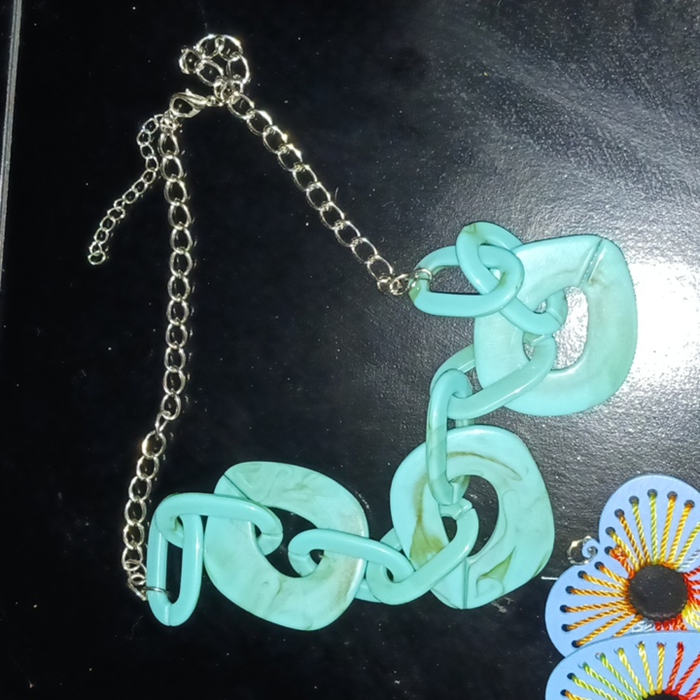 🌟4/$25💰Turquoise loop necklace - Picture 2 of 4